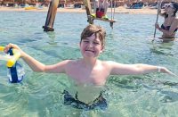 Pomoc! Útočia na mňa bazénové pirane a barakudy