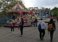 Detské kolotoče boli pre deti neodolateľné