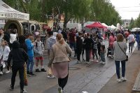 Medzi hodovými stánkami