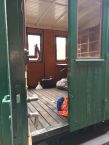 Pohľad do kombinovaného služobného a poštového vozňa