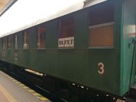 Upravený bufetový vozeň Ci 4-4858  má rok výroby 1914